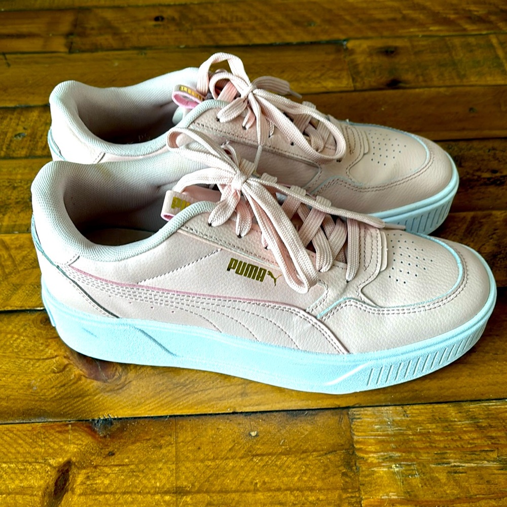 Like new pink puma platform sneakers